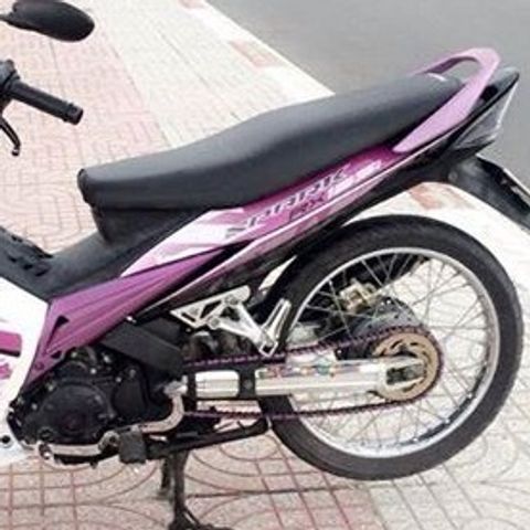 Tem Rời Yamaha Exciter 2009 Spark 135i Trắng Đen Phối Tim