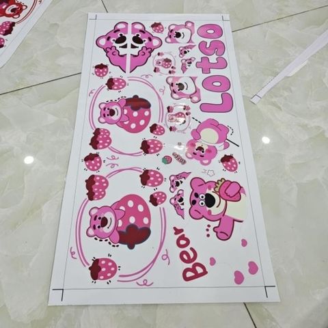Tem logo sticker gấu dâu lotso mới 30x60cm dán trang trí xe nền trắng - Tem 3 Lớp  Cao Cấp