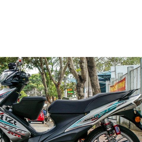Tem Suzuki Axelo 125 Trắng Xanh Ngọc Lục Bảo