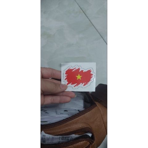 Tem logo LÁ CỜ trang trí mọi nơi