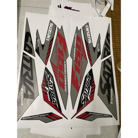Tem rời Satria 150 đỏ dán xe đen - mẫu 2021 Quyen Decal