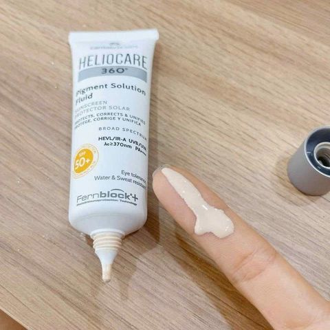 Kem chống nắng kháng nước, làm mờ đốm nâu Heliocare 360 Pigment Solution Fluid SPF50+