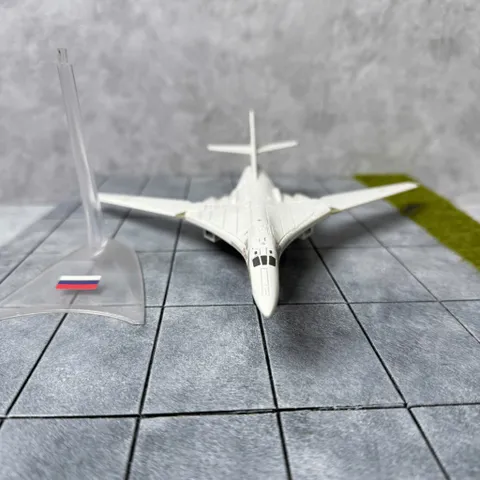 Mô Hình Máy Bay Chiến Đấu Kim Loại TU-160 TL 1/200 Decor Trưng Bày