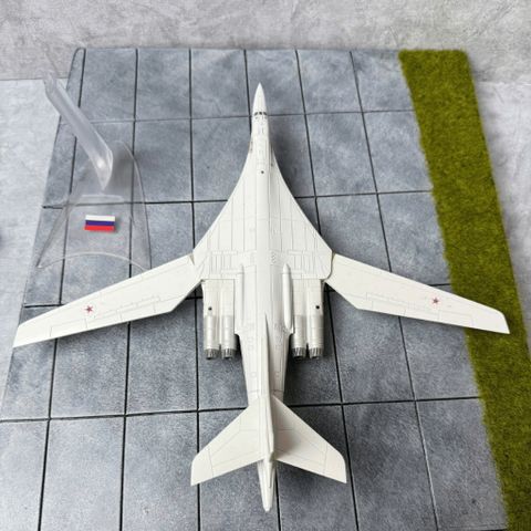 Mô Hình Máy Bay Chiến Đấu Kim Loại TU-160 TL 1/200 Decor Trưng Bày