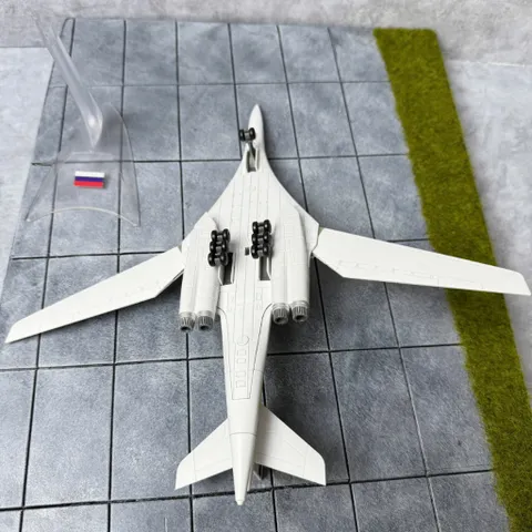 Mô Hình Máy Bay Chiến Đấu Kim Loại TU-160 TL 1/200 Decor Trưng Bày