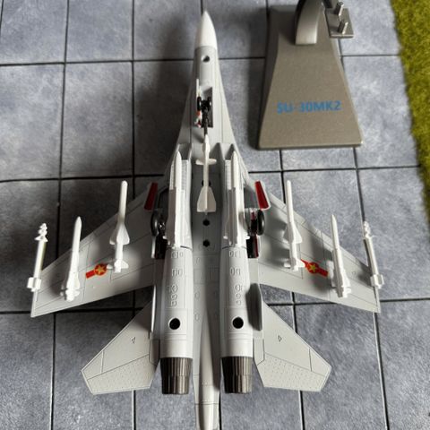 Mô Hình Máy Bay Chiến Đấu Kim Loại SU-30MK2 VIỆT NAM TL1/100 Phiên Bản Đặc Biệt Kỷ Niệm A80 2025