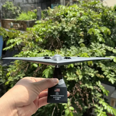 Mô Hình Máy Bay Chiến Đấu Kim Loại B-2 SPIRIT 1/200 Decor Trưng Bày
