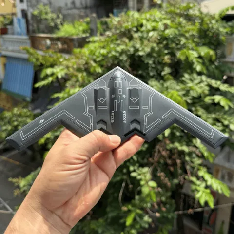 Mô Hình Máy Bay Chiến Đấu Kim Loại B-2 SPIRIT 1/200 Decor Trưng Bày