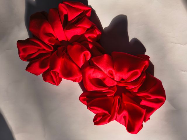Scrunchie cột tóc lụa đỏ 15cm