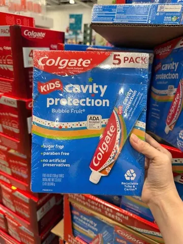 Set kem đánh răng Colgate trẻ em 648 làm sạch răng bé