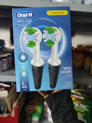 Bàn Chải Điện Oral-B Pro 500 - Công Nghệ Làm Sạch 2D Action, 2 Chế Độ Làm Sạch Sâu & Răng Nhạy Cảm