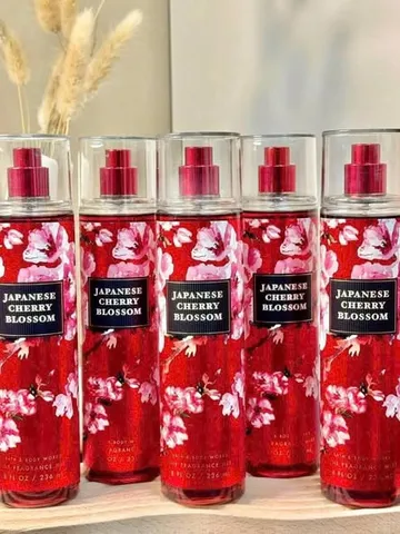 Xịt thơm toàn thân Bath & Body Works Japanese Cherry Blossom 236ml – hương hoa anh đào ngọt nhẹ, nữ tính, lưu hương lâu