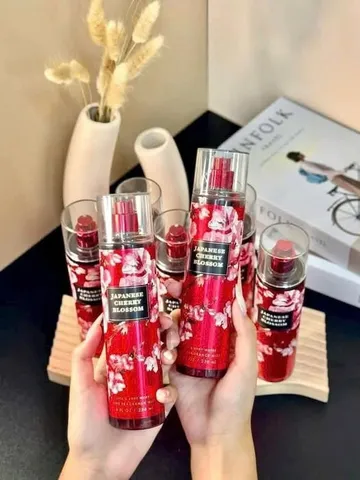 Xịt thơm toàn thân Bath & Body Works Japanese Cherry Blossom 236ml – hương hoa anh đào ngọt nhẹ, nữ tính, lưu hương lâu