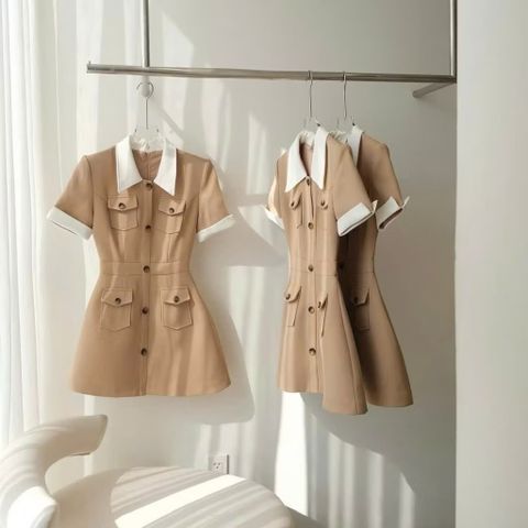 (Size S) đầm cộc tay nâu phối trắng nhiều túi  cúc đen công sở dáng ngắn