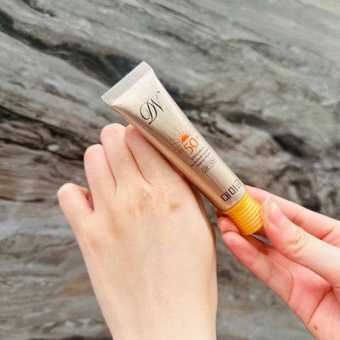 Kem Chống Nắng MINI DEMEJINE 25ml SPF50+ – Bảo Vệ Da, Chống Tia UV, Dưỡng Ẩm, Nâng Tông Nhẹ