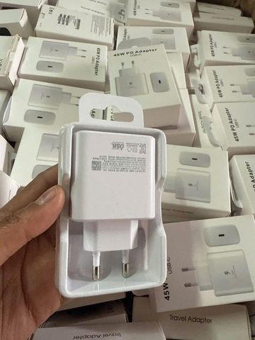 Cốc sạc nhanh 45W cổng type-c chuẩn zin không nóng, không đơ máy bảo vệ thiết bị tuổi thọ pin.