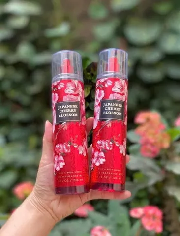 Xịt thơm Bath Body Works Japanese Cherry Blossom 236ml hoa anh đào nữ tính