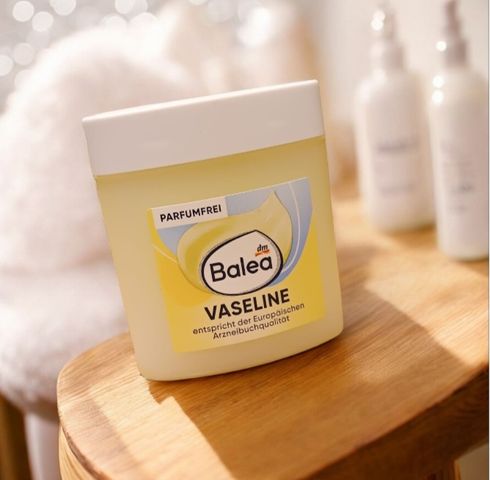 Kem nẻ Balea Vaseline Đức hũ 125ml dùng cho cả mặt và cơ thể 