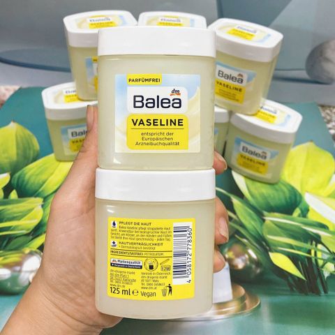 Kem nẻ Balea Vaseline Đức hũ 125ml dùng cho cả mặt và cơ thể 