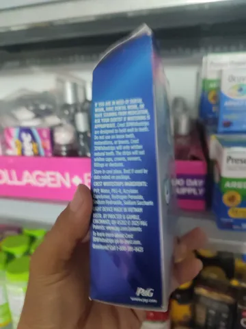 Miếng dán kèm máy chiếu làm trắng răng Crest 3D Whitestrips Sensitive Bright 28 miếng + 1 LED Light