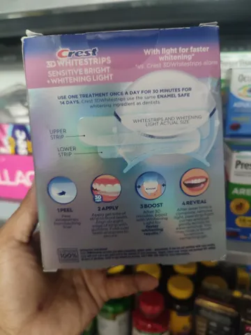Miếng dán kèm máy chiếu làm trắng răng Crest 3D Whitestrips Sensitive Bright 28 miếng + 1 LED Light