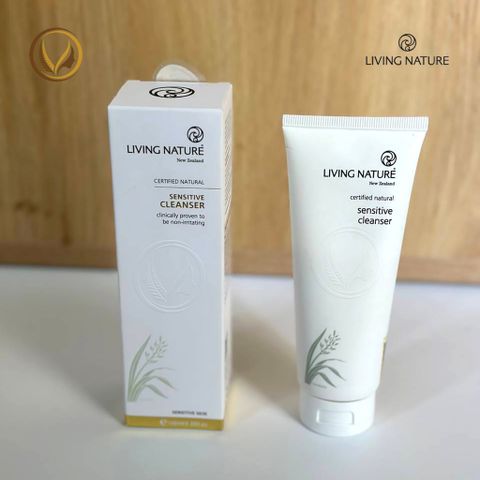 Sữa rửa mặt cho da nhạy cảm Living Nature Sensitive Cleanser 100ml