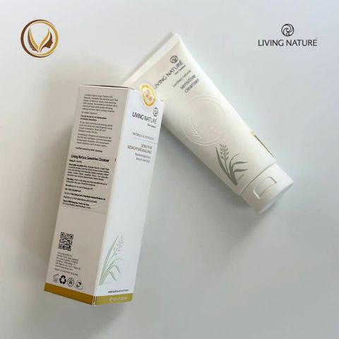 Sữa rửa mặt cho da nhạy cảm Living Nature Sensitive Cleanser 100ml
