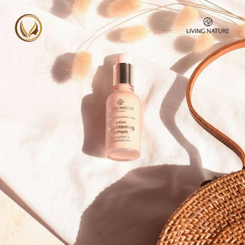 Serum dưỡng trắng da, đều màu da Living Nature Active Brightening Serum 30ml