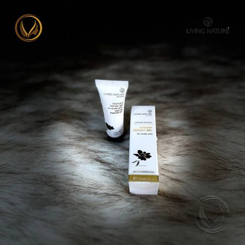 Gel hỗ trợ giảm mụn, ngừa thâm sẹo Living Nature Manuka Honey Gel 10ml