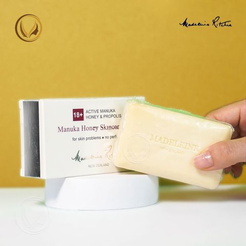 Xà phòng tắm mật ong manuka 18+ Madeleine Ritchie Manuka Honey Skincare Soap 125g