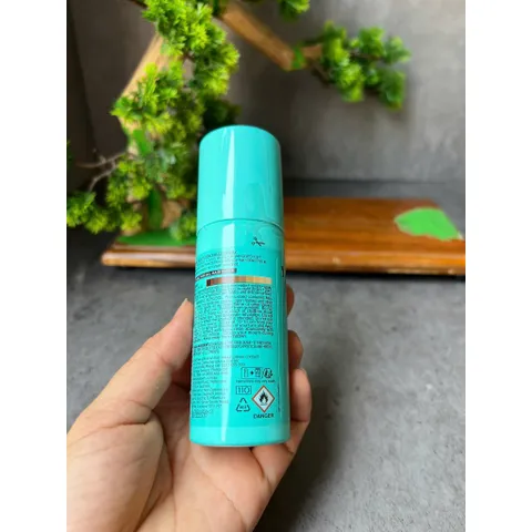 xịt nhuộm tóc tạm thời L'Oréal Paris Magic Retouch Black màu đen