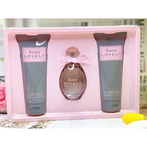 Thanh lí Set nước hoa Born Lovely gồm Nước hoa 100ml, Body lotion 200ml, Sữa tắm 200ml