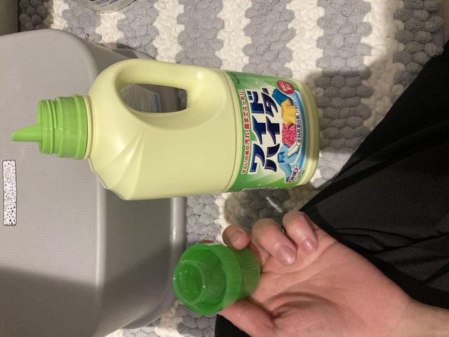 Nước Tẩy Quần Áo Màu Chai 1000ml – Giải Pháp Giữ Màu Và Làm Sạch Hằng Ngày