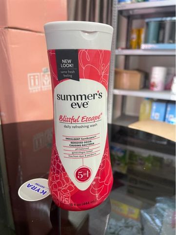 Dung Dịch Vệ Sinh Summer’s Eve Blissful Escape 444ml – làm sạch dịu nhẹ hương thơm