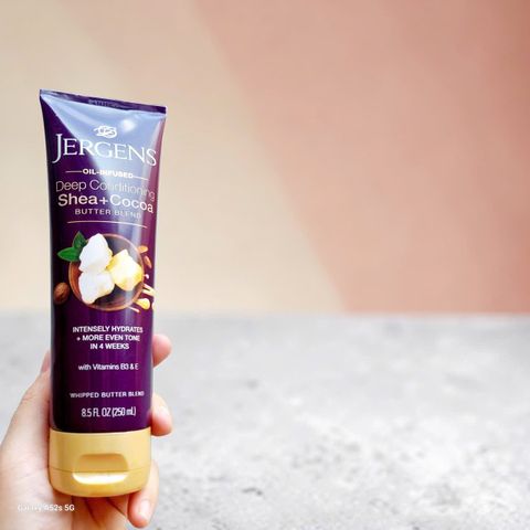 Sữa Dưỡng Thể Jergens Shea Cocoa Butter 250ml Cho Da Khô Ráp