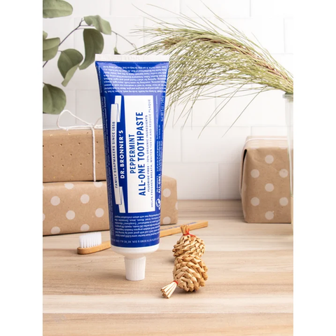 Kem Đánh Răng Dr. Bronner’s Peppermint All-One Toothpaste – Bạc Hà Mát Lạnh (140g)
