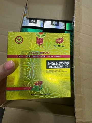 Lốc 12 Dầu Gió Lăn Eagle Brand 10ml – thư giãn cơ thể tiện lợi