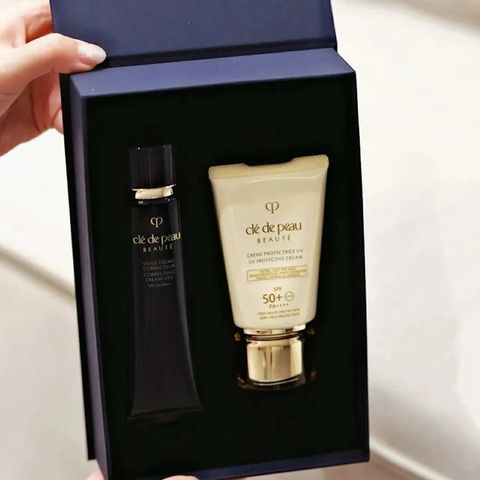 (Hàng công ty) Set Kem Chống Nắng Và Kem Lót Clé De Peau Beaute UV Protection Cream SPF 50g + Voile Creme Correcteur 40g Chính hãng
