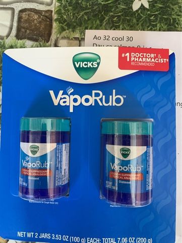 Dầu xoa Vicks VapoRub 100g x2 làm ấm cơ thể