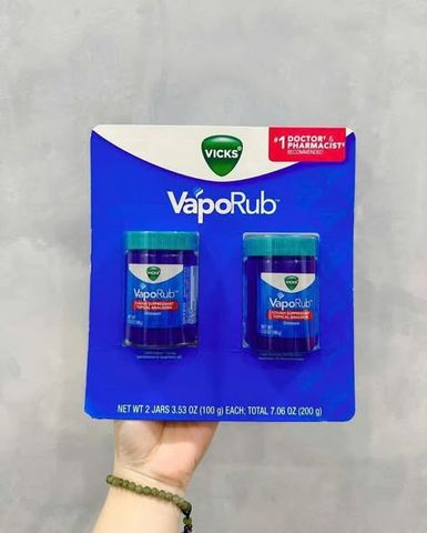 Dầu xoa Vicks VapoRub 100g x2 làm ấm cơ thể
