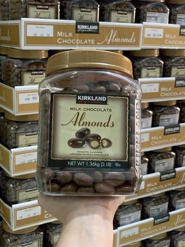 Socola hạnh nhân Kirkland Milk Chocolate Almonds 1.36kg – vị béo