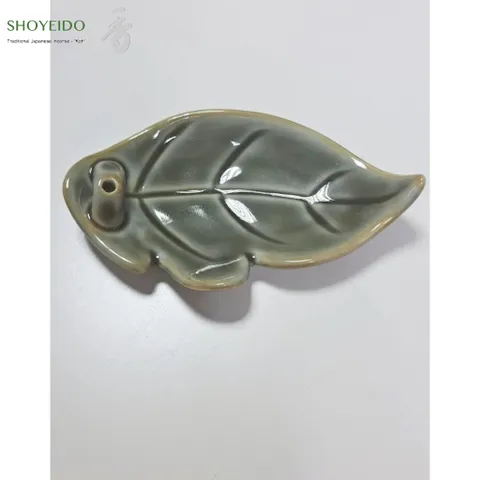 Đế cắm que hương hình lá 3 màu đẹp