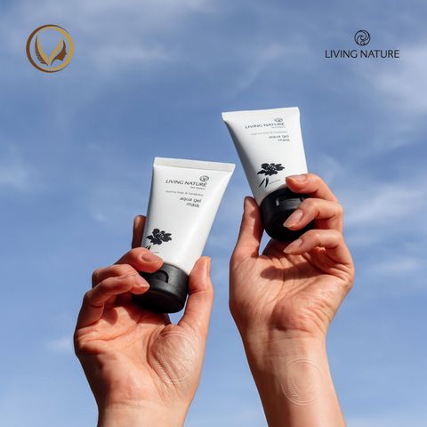 Mặt nạ gel cấp ẩm sâu, phục hồi da và làm da căng mọng Living Nature Aqua Gel Mask 75ml