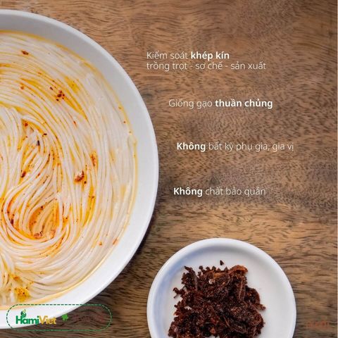 Bún trắng Noom được canh tác hữu cơ với giống gạo thuần chủng, không chất bảo quản, phụ gia