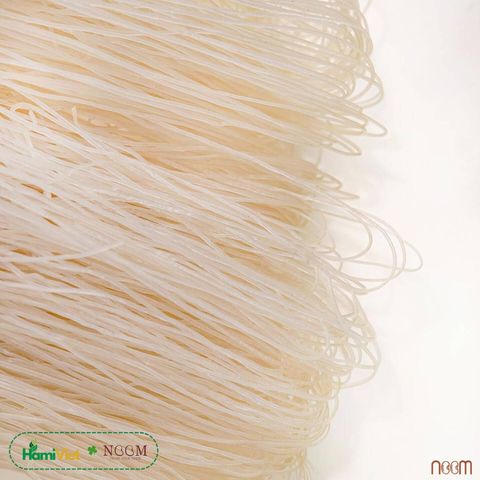 Bún trắng Noom được canh tác hữu cơ với giống gạo thuần chủng, không chất bảo quản, phụ gia