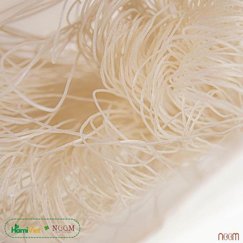 Bún trắng Noom được canh tác hữu cơ với giống gạo thuần chủng, không chất bảo quản, phụ gia