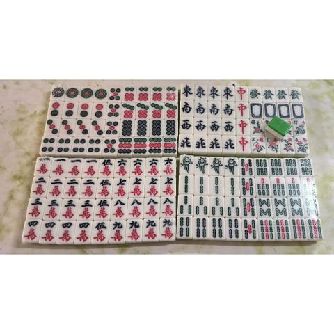 mạt chược size lớn 40mm + thước 1 bộ (4 cây)