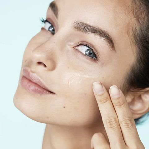 Kem lỏng cấp ẩm L'oreal Paris Hydra Aloe Water 70ml dành cho da mặt