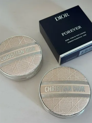 Phấn nước Dior Cushion case + refill – trang điểm mịn da
