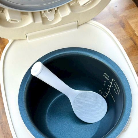 Muôi xới cơm chống dính tự đứng Echo Nhật Bản